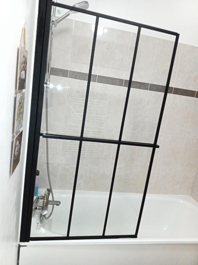 Confortable + Serris Exterior photo